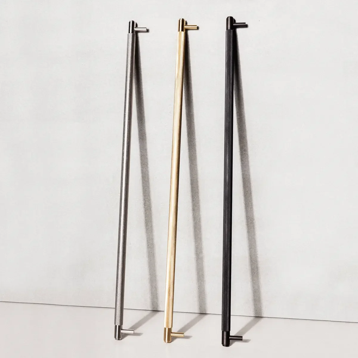 UCB-024587--Uchwyt-meblowy-podłużny-Closet-Bar-Cross-Czarny-Skandynawskie-Uchwyty_5