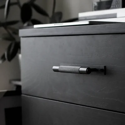 Длинная мебельная ручка с крестообразной пластиной 225 Сталь Черная