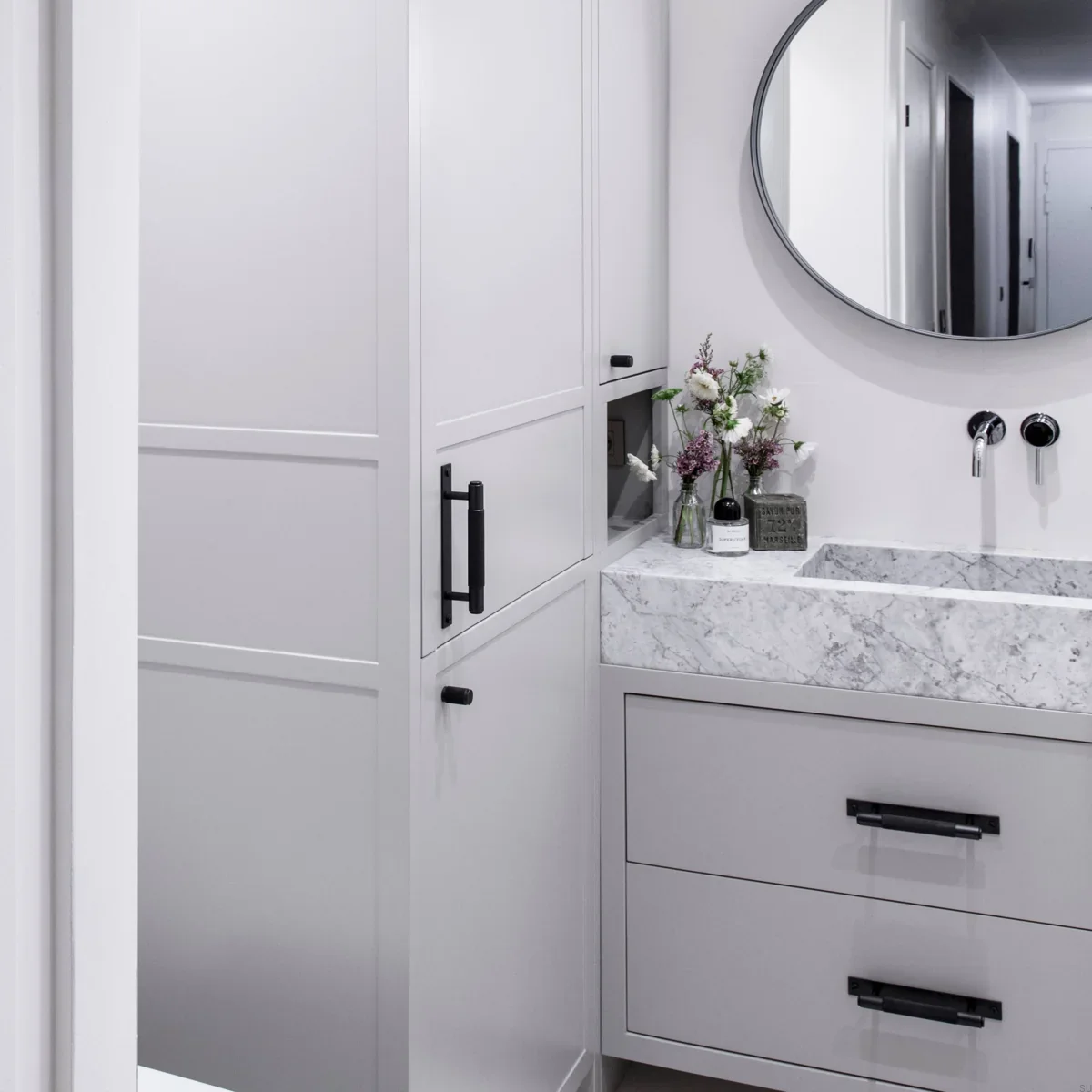 UPB-023993--Uchwyt-meblowy-podłużny-z-podkładką-Pull-Bar-Cross-Medium-Czarny-Buster-+-Punch-Skandynawskie-Uchwyty_3