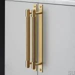 UPB-054578--Uchwyt-meblowy-podłużny-z-podkładką-Pull-Bar-Cross-Small-Mosiężny-Buster-+-Punch-Skandynawskie-Uchwyty_4