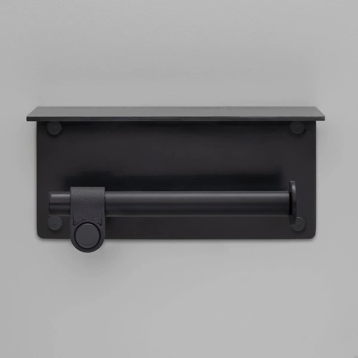 UTA-484321--Uchwyt-na-papier-toaletowy-Cast-Welder’s-Black-z-półką-Buster-+-Punch-Skandynawskie-Uchwyty_4