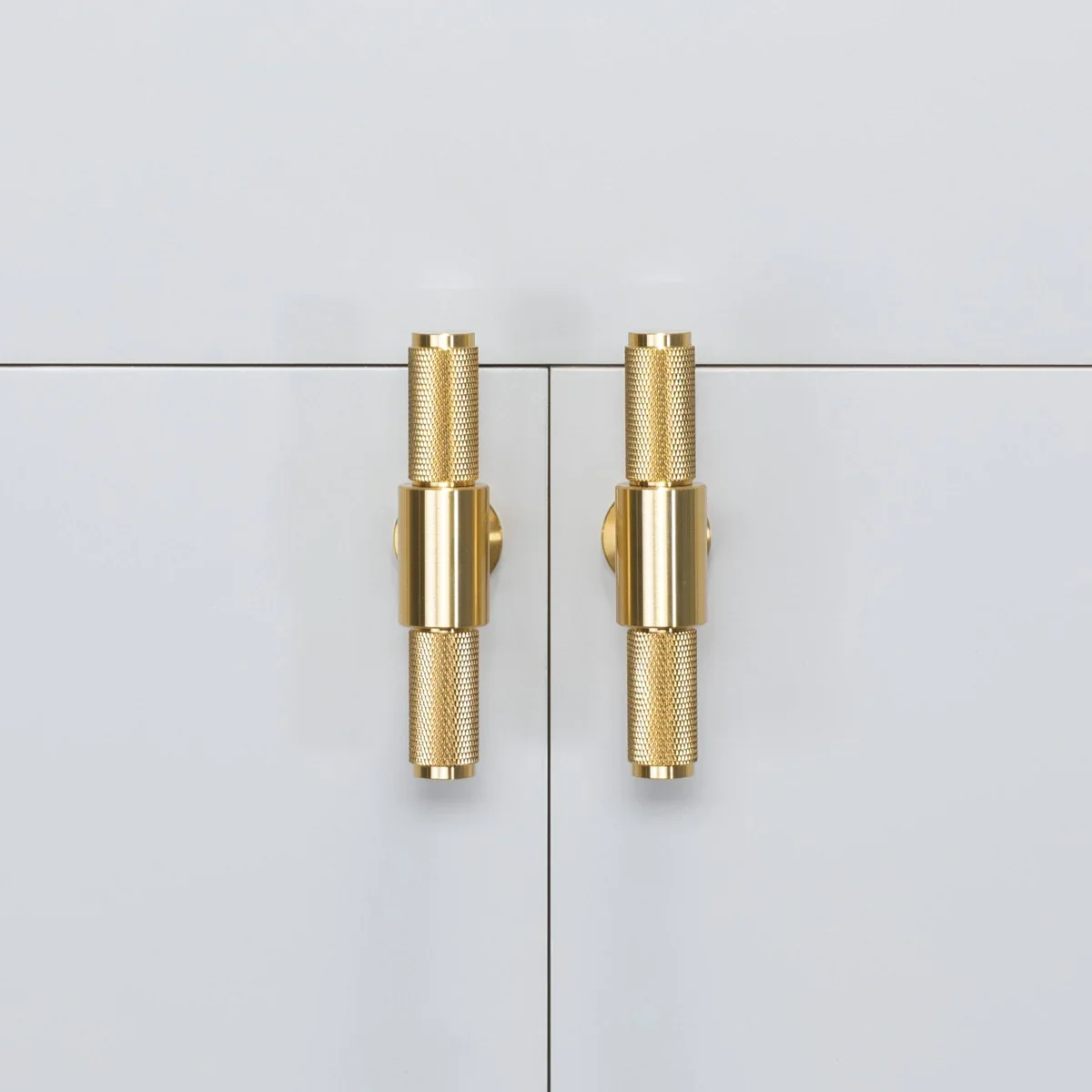 UTB-054561--Uchwyt-meblowy-T-Bar-Cross-Mosiężny-Złoty-Skandynawskie-Uchwyty_2