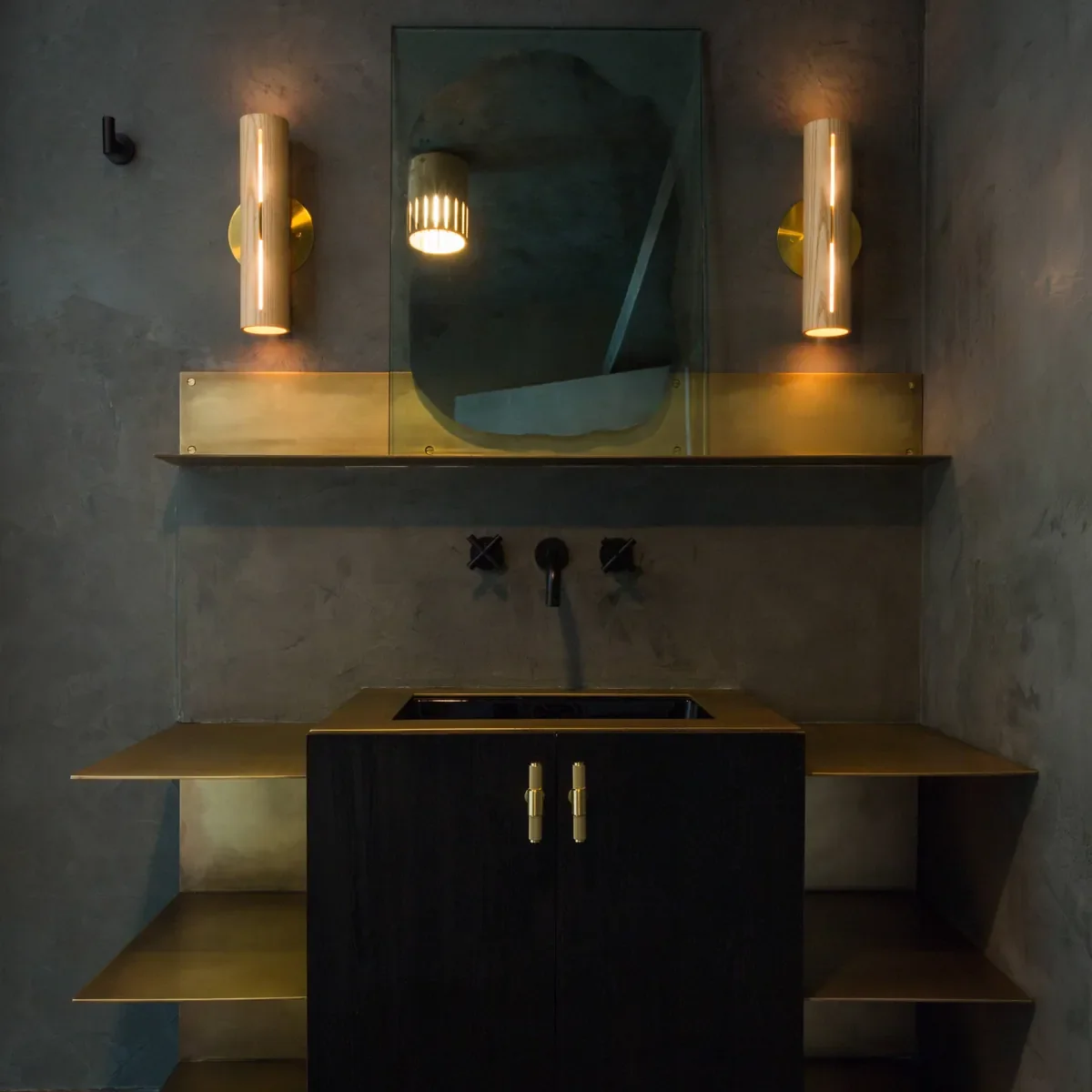 UTB-054561--Uchwyt-meblowy-T-Bar-Cross-Mosiężny-Złoty-Skandynawskie-Uchwyty_4