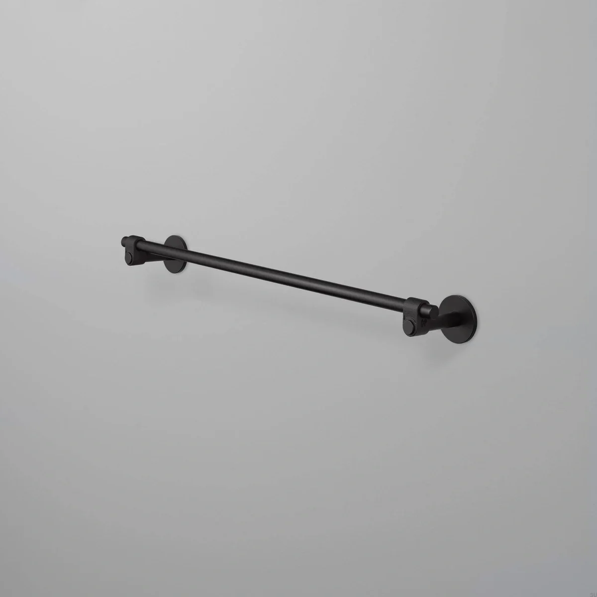 UTR-484270--Wieszak-na-ręczniki-Cast-Small-Welder’s-Black-Buster-+-Punch-Skandynawskie-Uchwyty_1