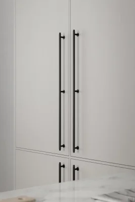 Удлинённая мебельная ручка Villa Long 640 из алюминия матово-чёрного цвета