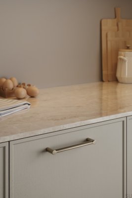 Удлинённая мебельная ручка Filo 160 из матового металла с золотым покрытием