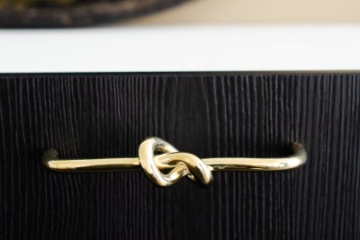 Удлинённая мебельная ручка Knot 128, полированная латунь.