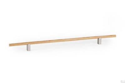 Ручка для мебели Kumo Wood 320 из дуба с отделкой из матового алюминия серебристого цвета