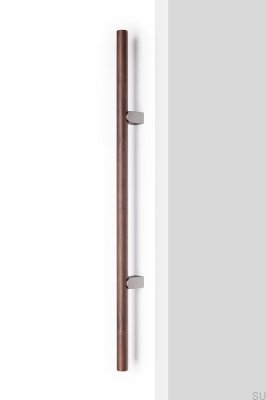 Удлинённая односторонняя мебельная ручка Kumo Wood Big 320, из орехового дерева с серебристым матовым алюминием.