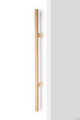 Мебельная ручка Kumo Wood Big 320 из дуба с матовой латунной отделкой.