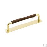 Zdjęcie przedstawia uchwyt meblowy podłużny z podstawą z serii Royal Deluxe od Beslag Design